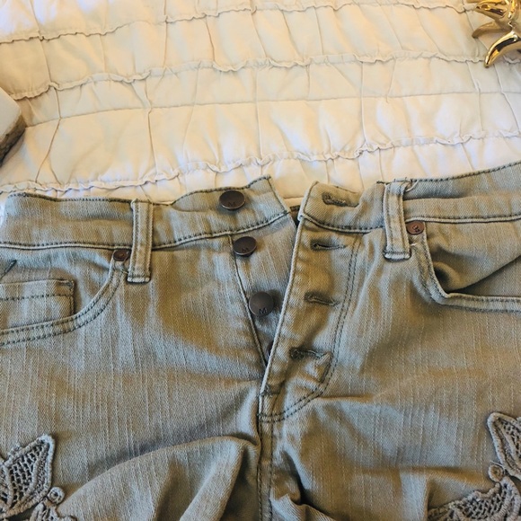Army green shorts with cute detail on sides! - Picture 3 of 6